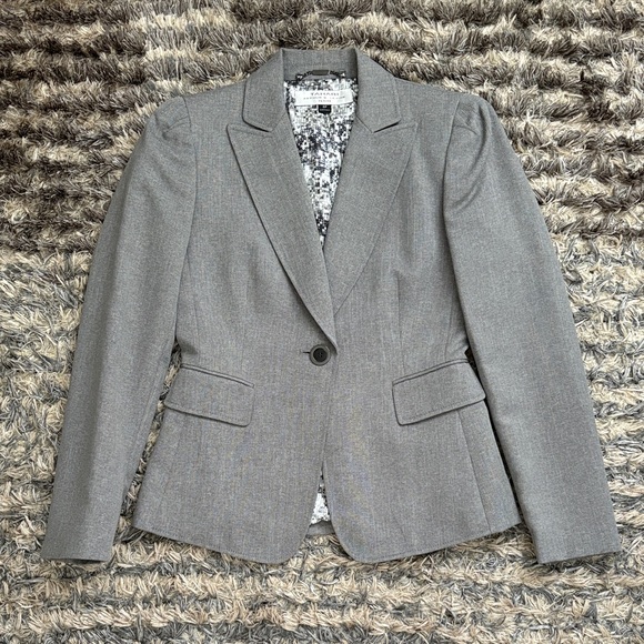Sophisticated Women's Gray Suit by Tahari, Size 0P - Picture 4 of 12